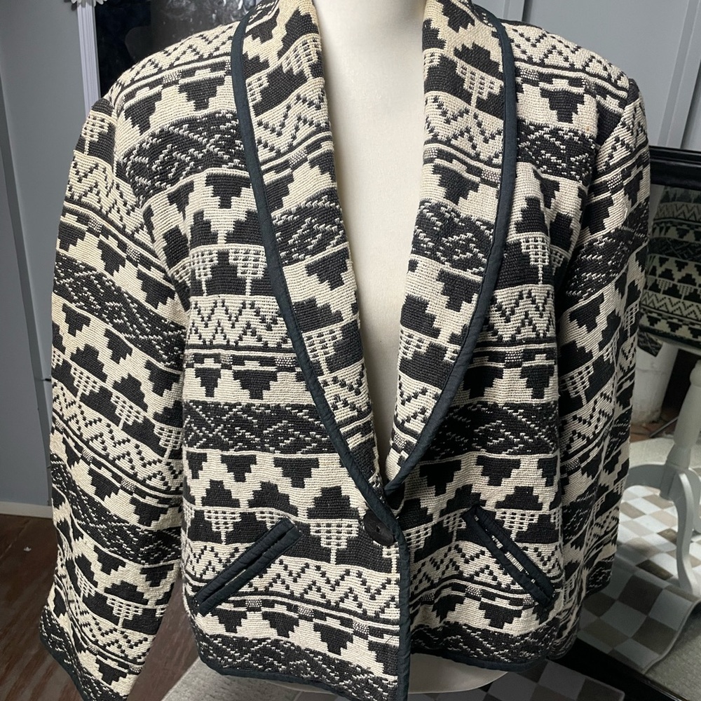 Black And Cream Patterned Jacket - image 1